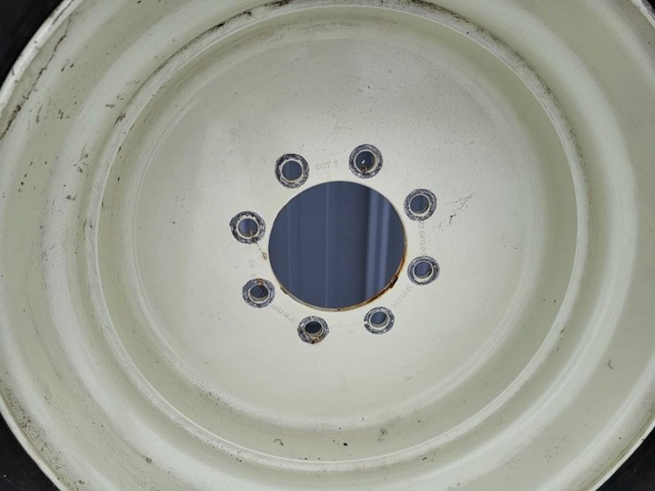 425/65r22.5-tire-w/8-bolt-rim-image-3