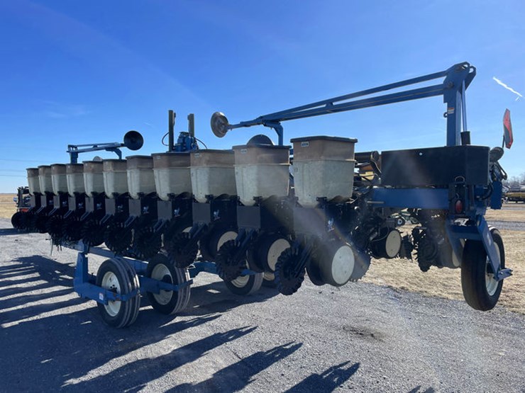 1998-kinze-2600-image-5