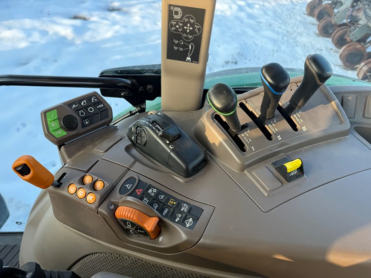 2019-john-deere-r-image-17