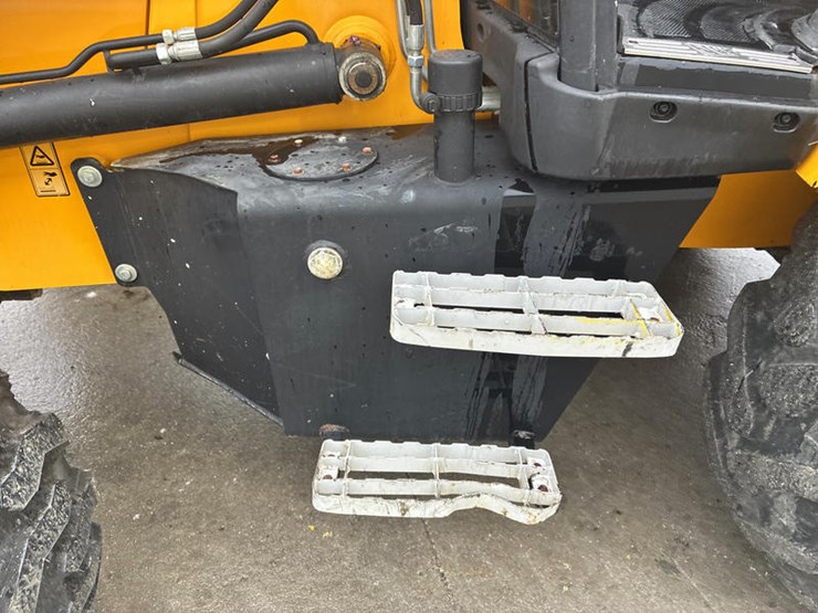 2019-jcb-3cx-image-47