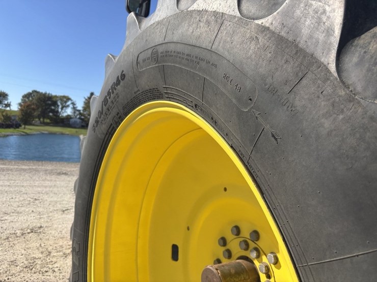 john-deere-8285r-image-32