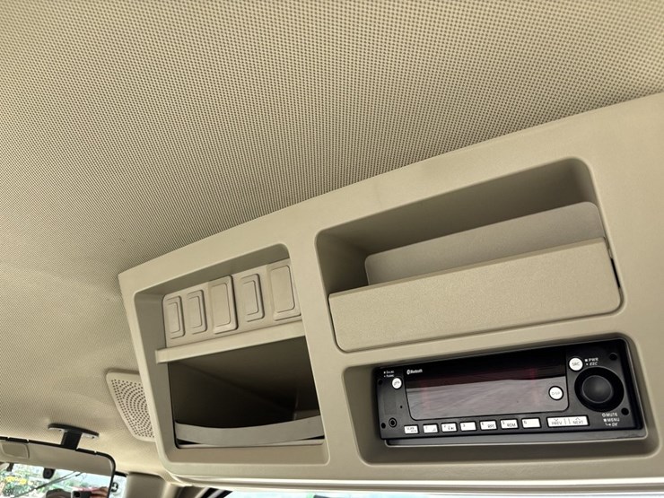 john-deere-8r-250-image-36