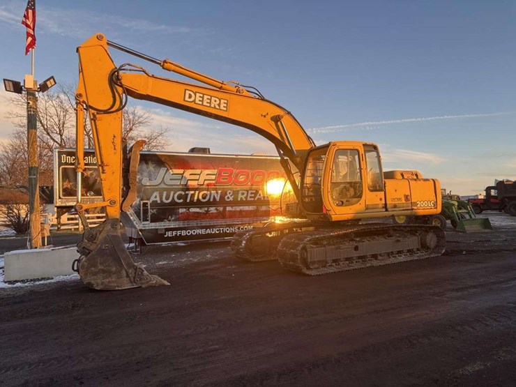 deere-200-lc-image-1