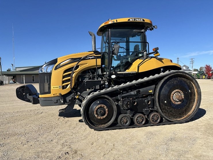 challenger-765e-track-tractor-image-2