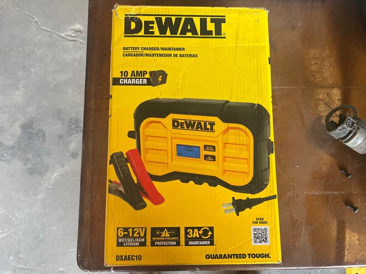 #3401-•-dewalt-battery-charger-and-maintainer-image-1