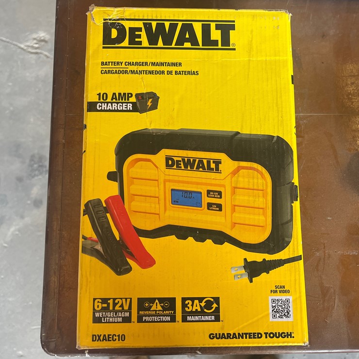 #3401 • DEWALT BATTERY CHARGER AND MAINTAINER
