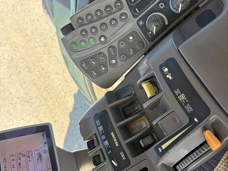 john-deere-8285r-image-41