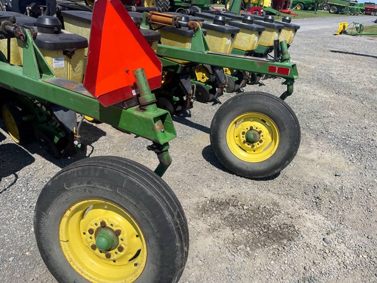 john-deere-7300-image-11