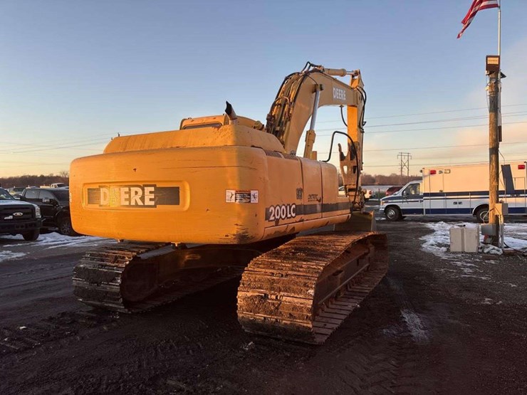 deere-200-lc-image-4