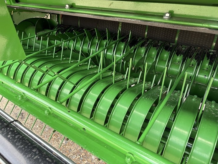 2024-john-deere-561m-image-42