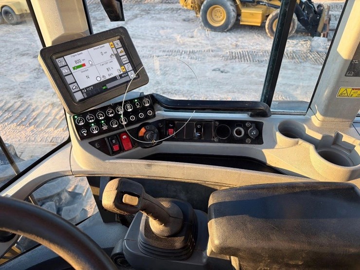 2018-caterpillar-938-image-18