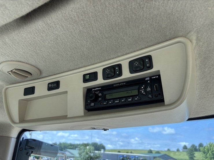 john-deere-8335r-image-45