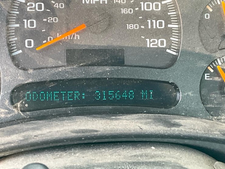 2005-chevrolet-k2500-image-64