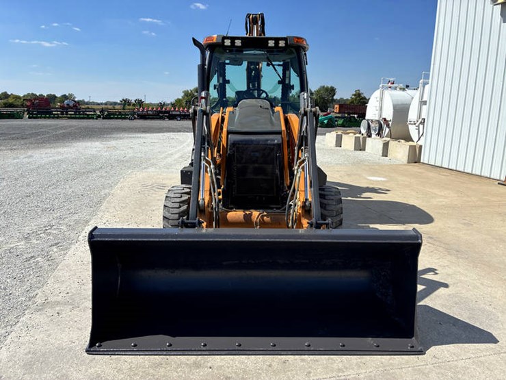 2019-case-580sn-image-11