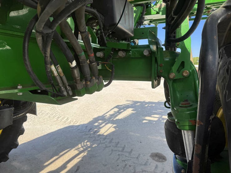 2018-john-deere-r4038-image-15