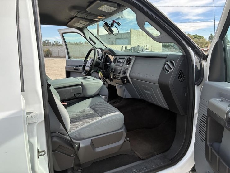 2015-ford-f550-xlt-image-12