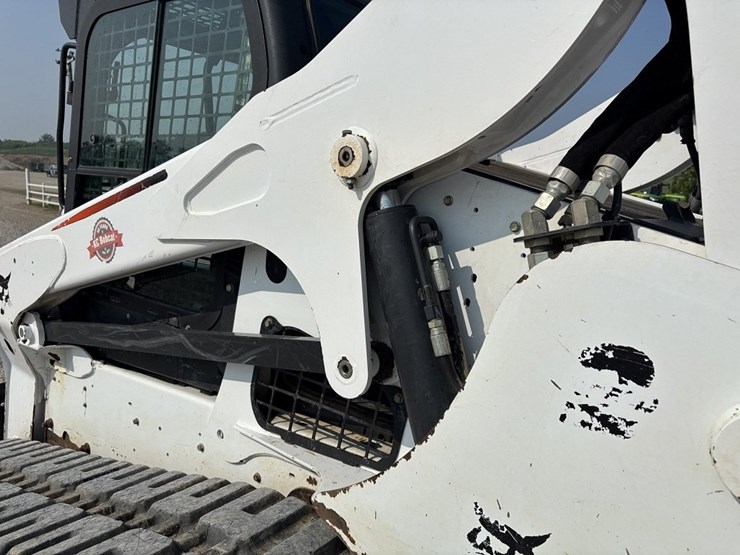 bobcat-t750-image-23