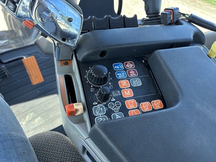 case-ih-magnum-210-cvt-image-38