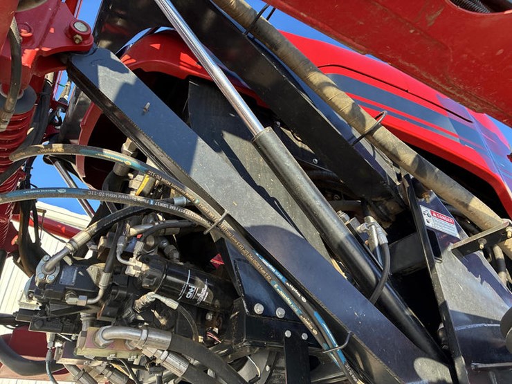 case-ih-patriot-3340-image-29