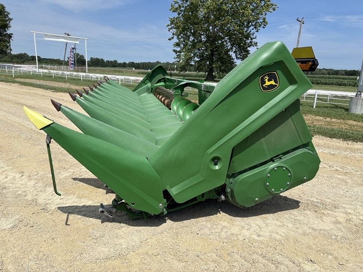 2022-john-deere-c12r-image-2