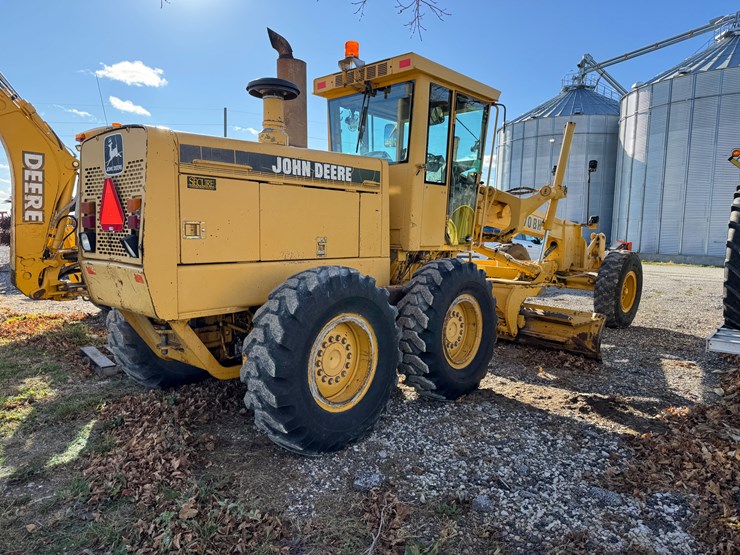 deere-770bh-image-11