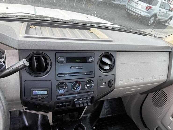 2010-ford-f350-image-11