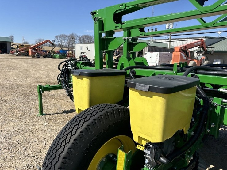 2017-john-deere-1775nt-image-62