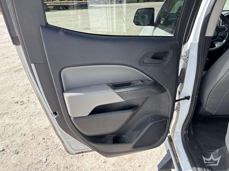 2021-chevrolet-colorado-image-27