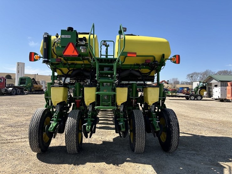 2017-john-deere-1775nt-image-4