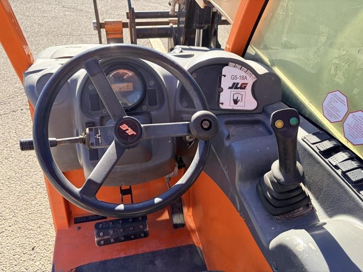 2015-jlg-65-18a-telescopic-reach-lift-image-18