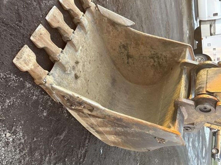 deere-200-lc-image-10