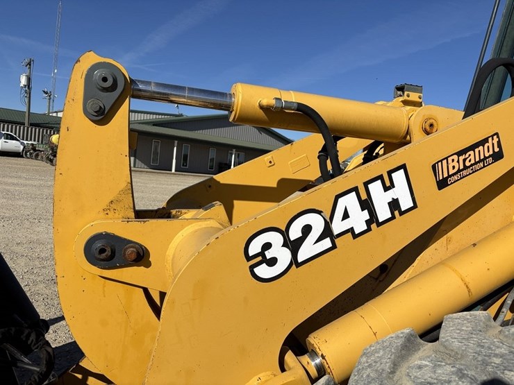 2003-deere-324h-image-33