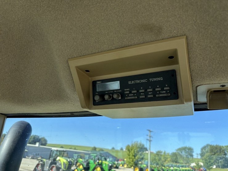 john-deere-8200-image-44