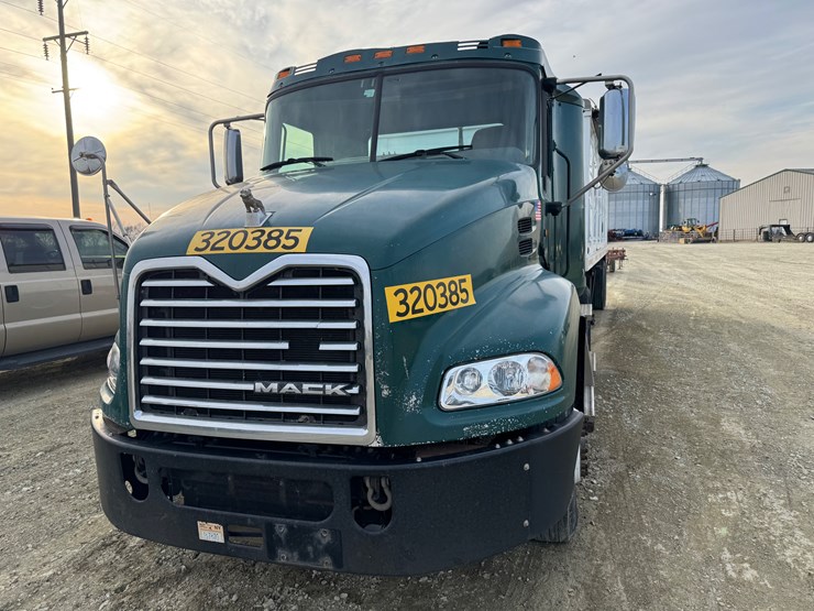 #145-•-mack-single-axle-image-5