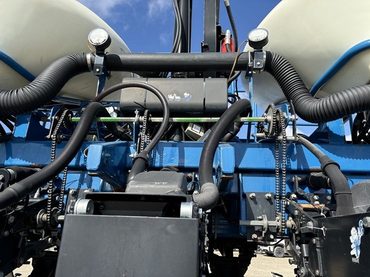 2010-kinze-3660-image-24