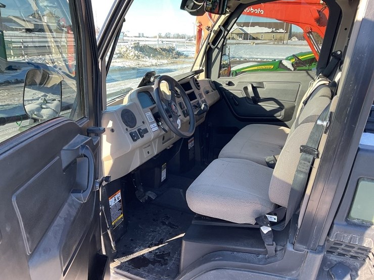 john-deere-gator-image-15