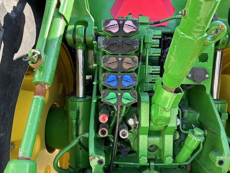 john-deere-8320r-image-30
