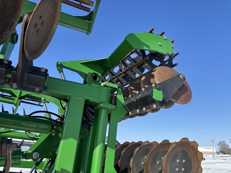 2024-john-deere-2680h-image-35