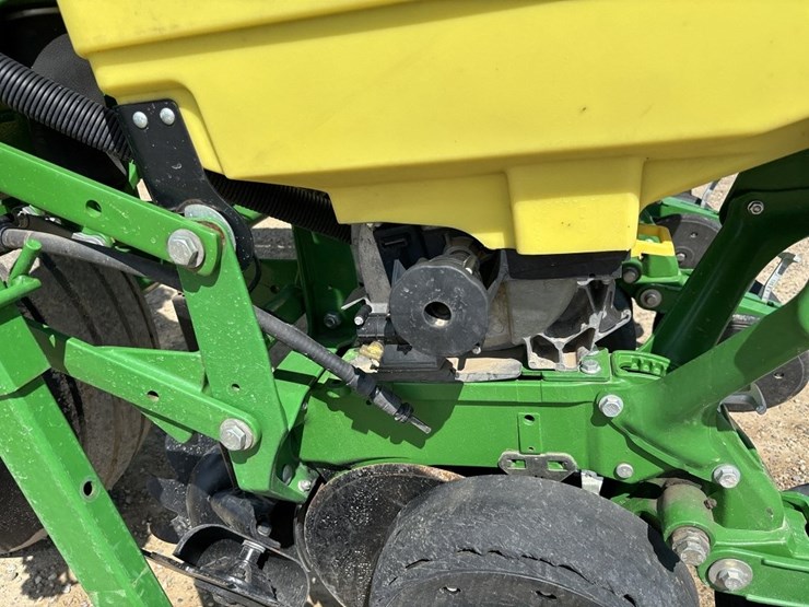 john-deere-1785-image-21