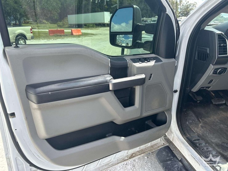 2018-ford-f250-image-13