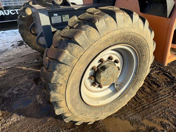 2012-jlg-g6-42a-image-7