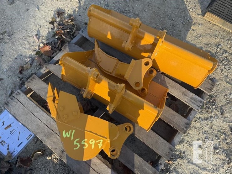 qty-(8)-cat-301-excavator-attachment-image-2