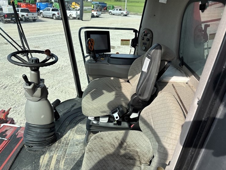 case-ih-7010-image-40