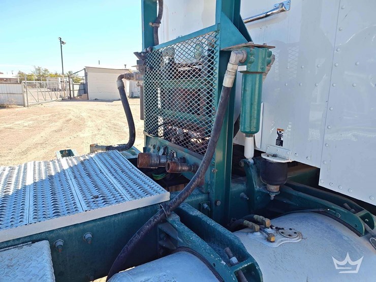 2014-peterbilt-388-image-27