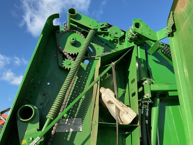 john-deere-560m-image-38