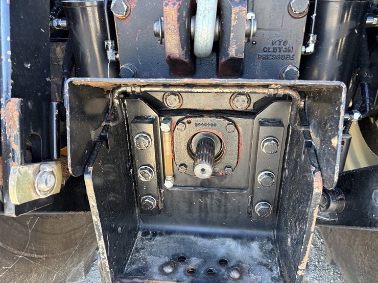 2015-versitle-310-mfwd-tractor-image-20