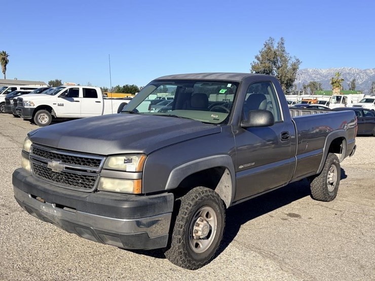 chevrolet-silverado-2500-image-1