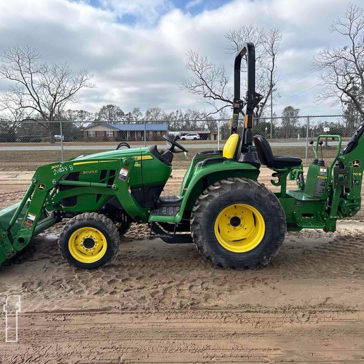 JOHN DEERE 3025E