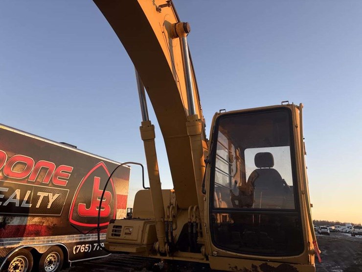 deere-200-lc-image-14