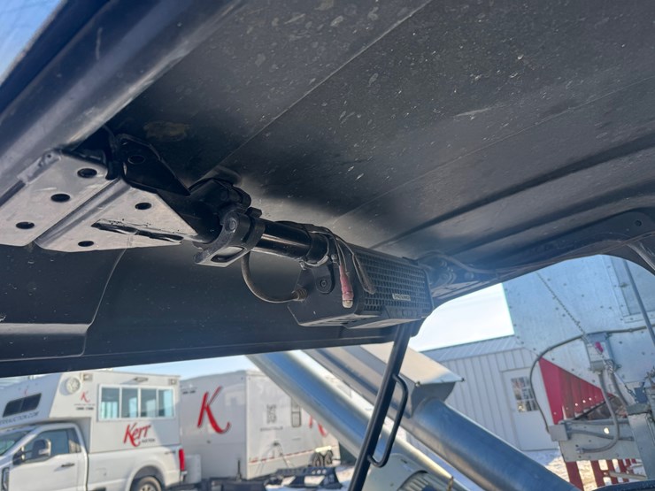 2014-john-deere-gator-image-3